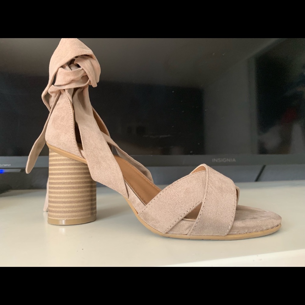 KENNETH COLE ANKLE WRAP BLOCK HEEL SANDAL 💞 - Picture 3 of 4